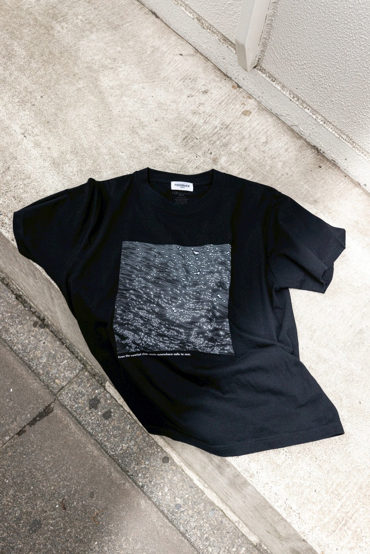 FEEDBACK River Photo Print T-shirt BLACK
